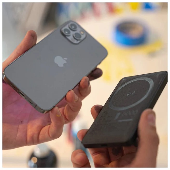 mophie® Snap+ Juice Pack Mini Wireless Power Bank - 5000 mAh